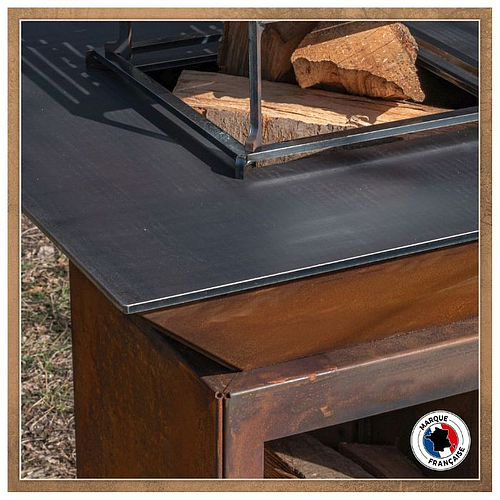 Lou Bouscarian - Brasero plancha avec Rangement bûches en acier corten- Grille et stop food inclus