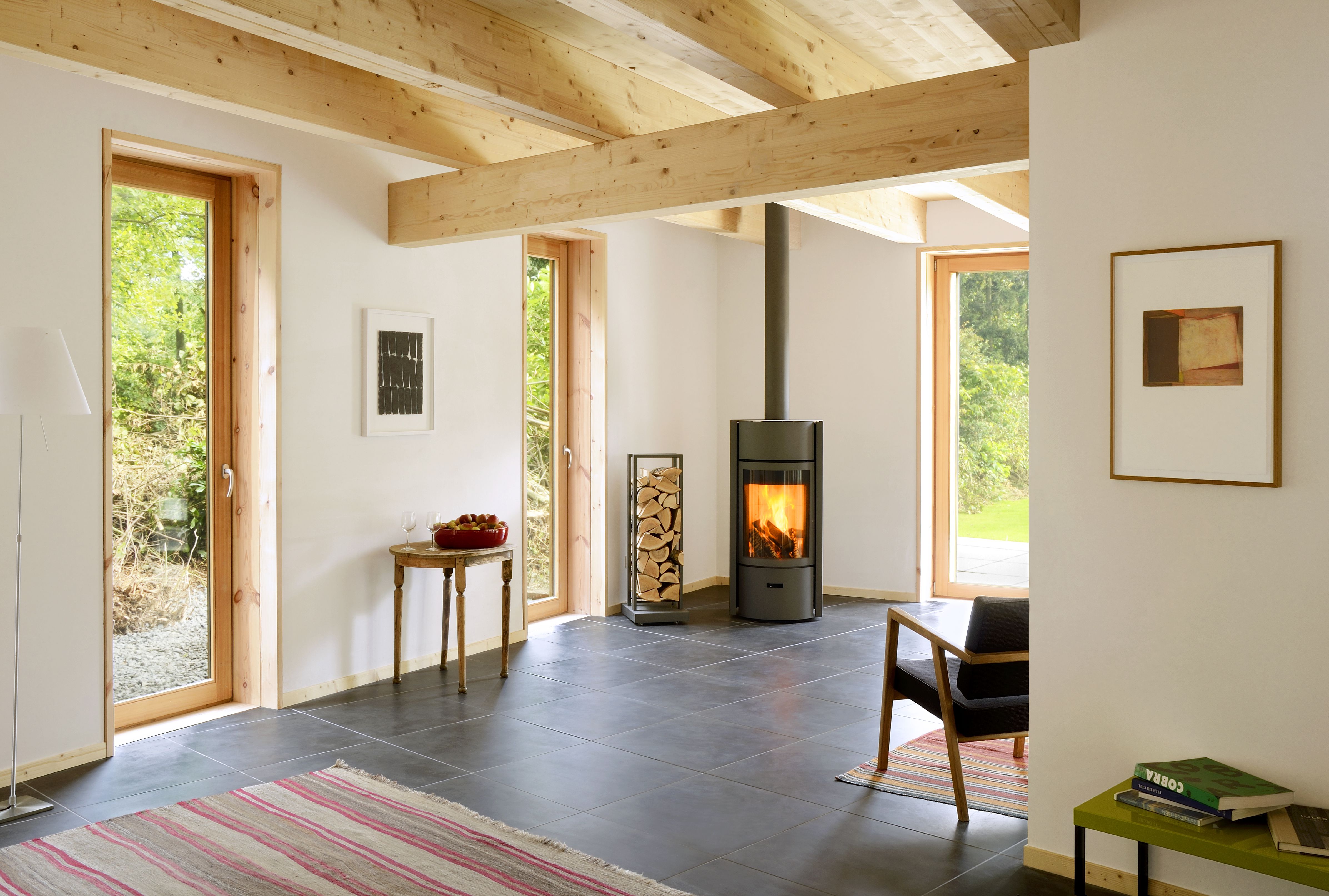 poele à bois Contura Noir avec pierre ollaire