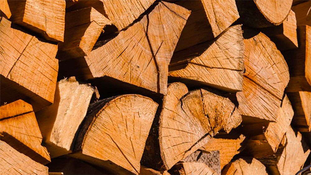 bois fendu sec pour cheminée à bois 